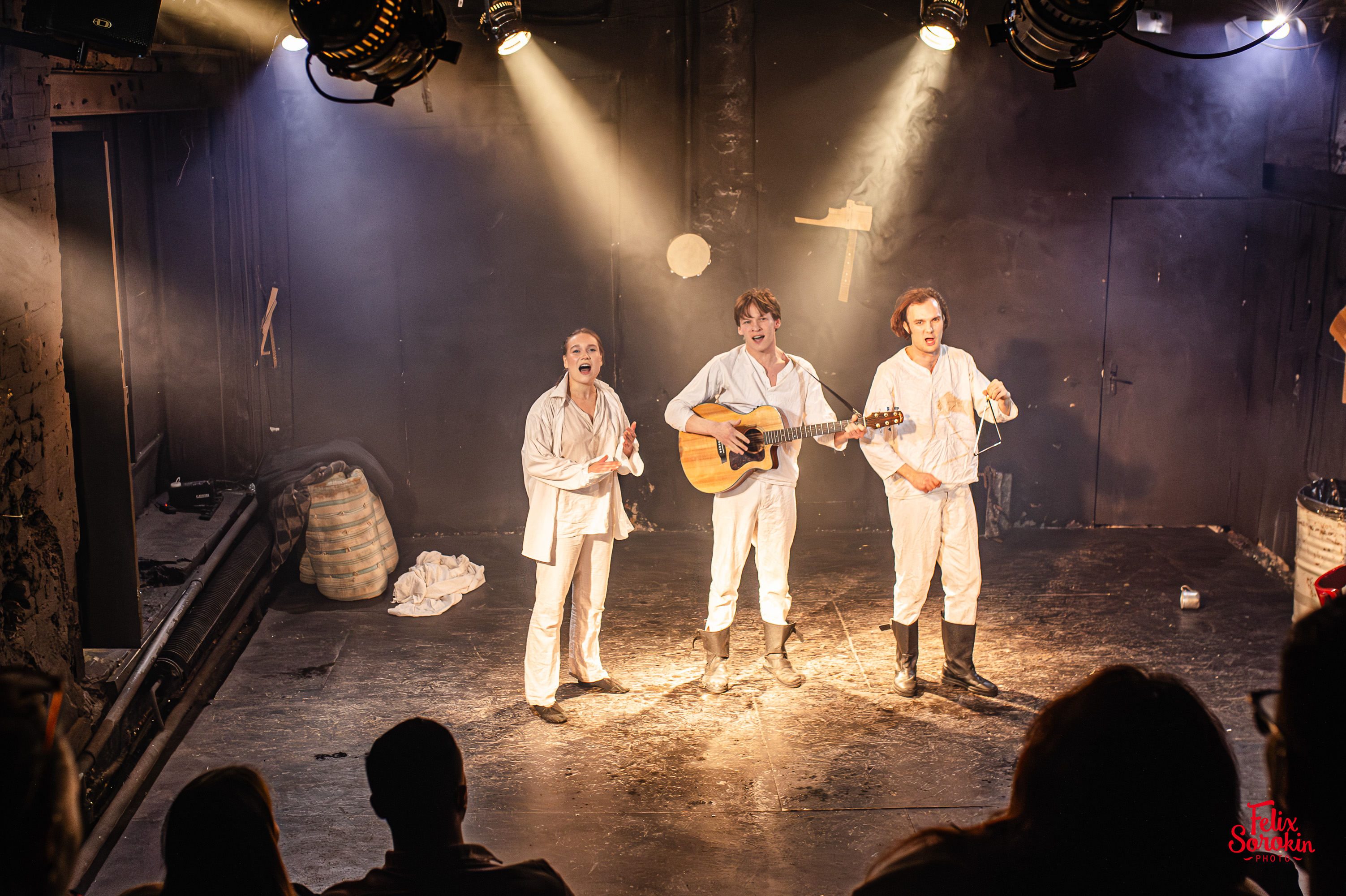 Спектакль «Не бойся быть счастливым» со скидкой 50%