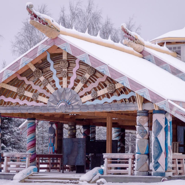 Однодневный тур «Сказочная деревня Мандроги» Однодневный тур «Сказочная деревня Мандроги» со скидкой 41%