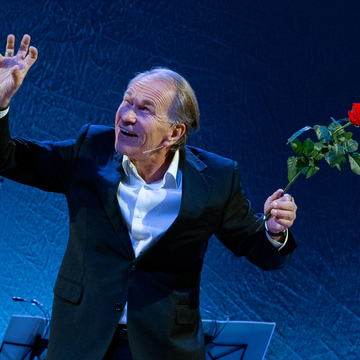 Музыкальный спектакль «Онегин-блюз» с Алексеем Гуськовым со скидкой 20%