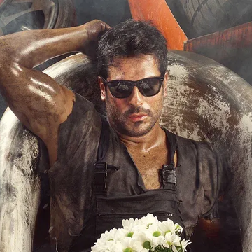 Моноспектакль Бурака Озчивита «Самая красивая девушка Стамбула» Моноспектакль Бурака Озчивита «Самая красивая девушка Стамбула» со скидкой 35%