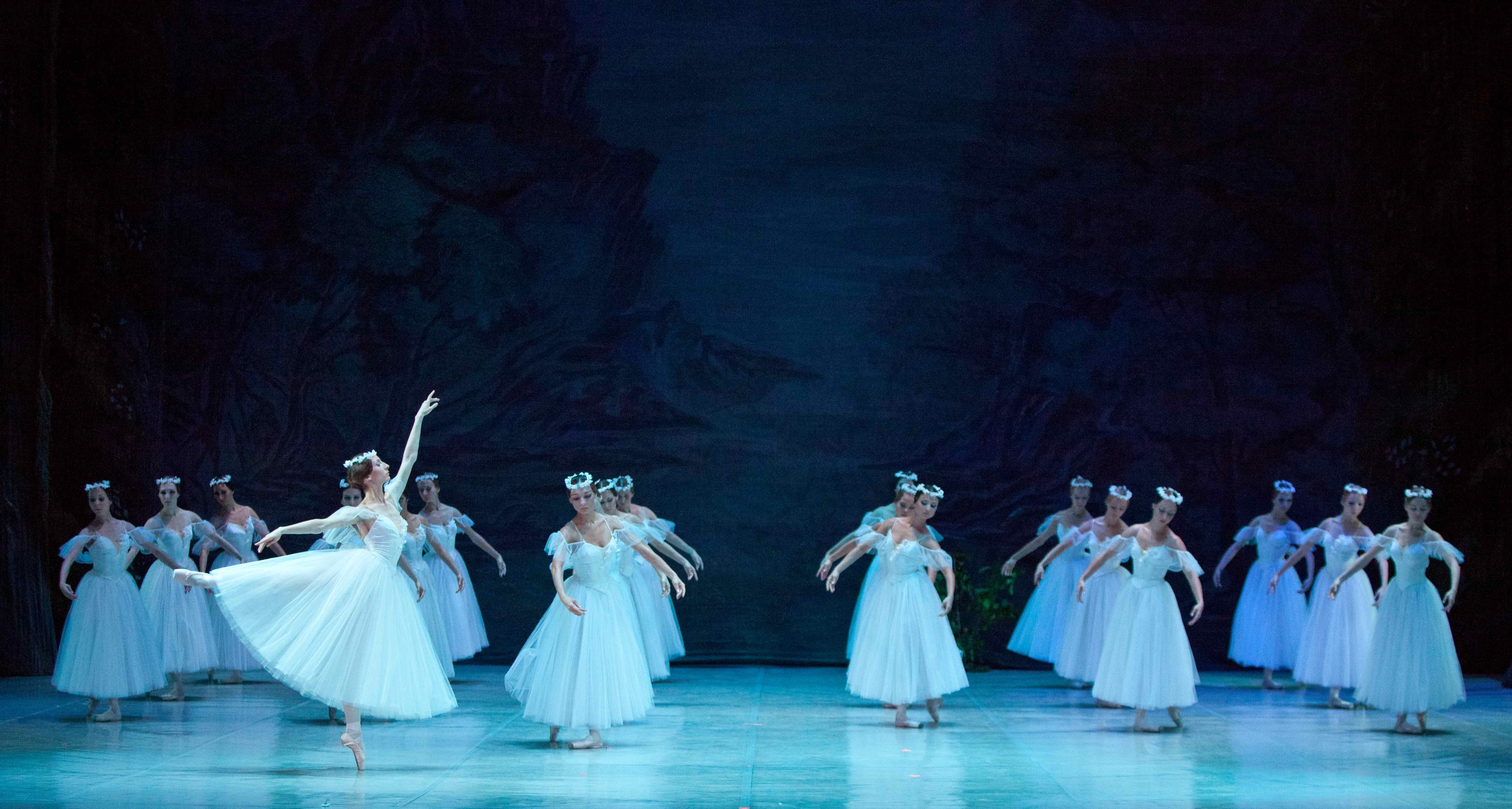 В Михайловском театре с шедеврами классики выступят артисты «Русского балета»