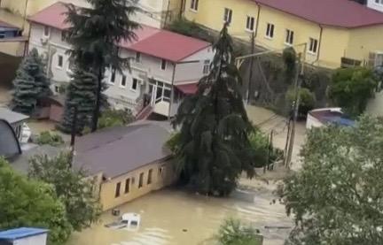 Пляжи Сочи и Сириуса закрыли из-за ливней