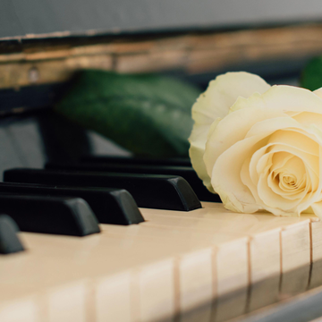 Концерт «Саундтреки и мелодии любви на рояле при свечах» со скидкой 30%