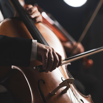 Новогодний концерт при свечах «Рок-хиты на виолончелях в сердце города» со скидкой 30%