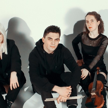 Новогодний концерт «Мировые рок-хиты в сердце города. Crush String Quartet» со скидкой 30%