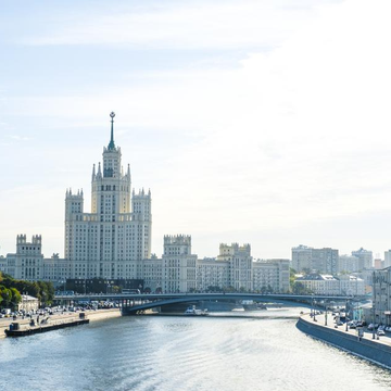 Круговой экспресс: достопримечательности столицы за 80 минут от причала «Зарядье» со скидкой 50%