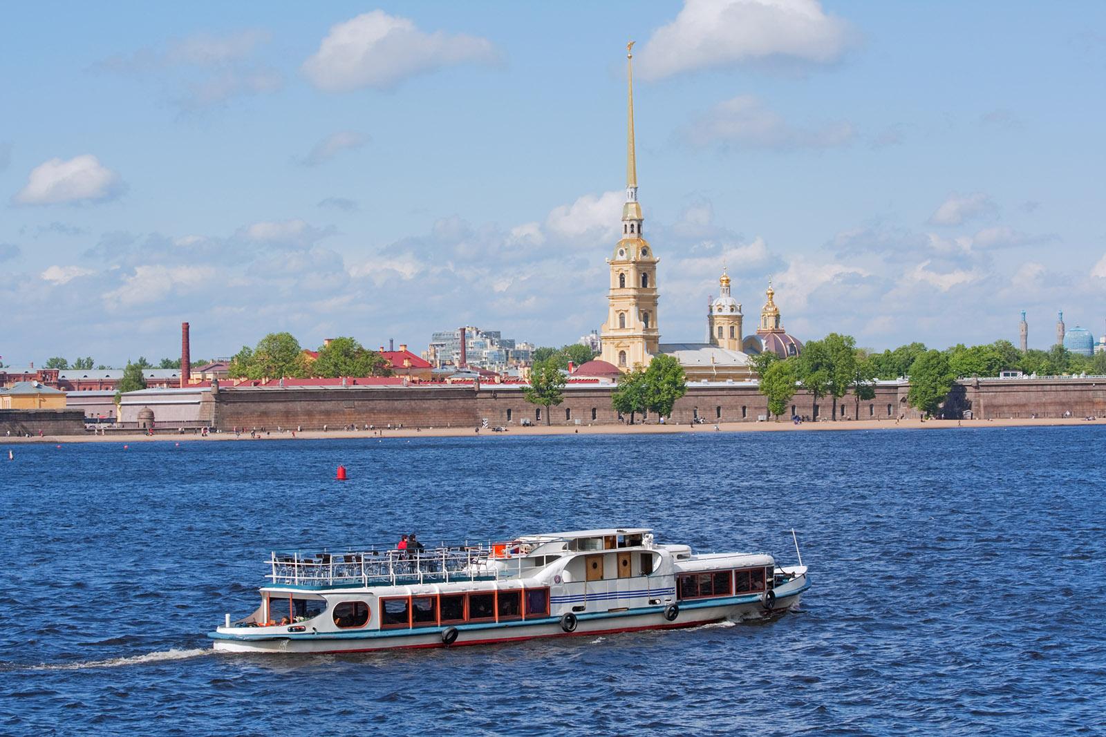Дневные прогулки по рекам и каналам от Петропавловской крепости со скидкой до 71%