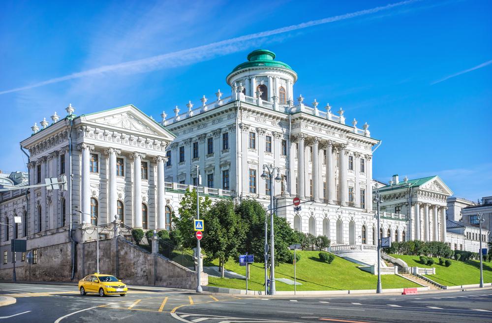 Таксистов в Москве будут штрафовать за незнание города