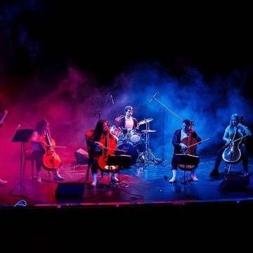 Новогодний концерт «Рок-хиты на виолончелях в сердце города» со скидкой 30%