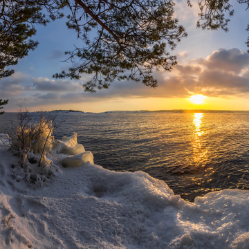 Однодневный тур «Лучшее в Карелии: водопады, лес, уха и музей в скале» Однодневный тур «Лучшее в Карелии: водопады, лес, уха и музей в скале» со скидкой 48%