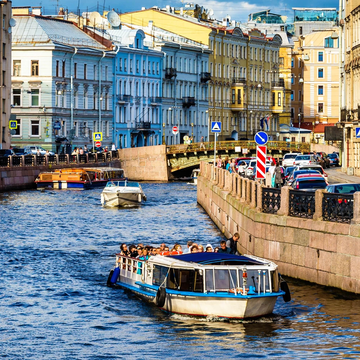 Дневные прогулки по рекам и каналам со скидкой 73%