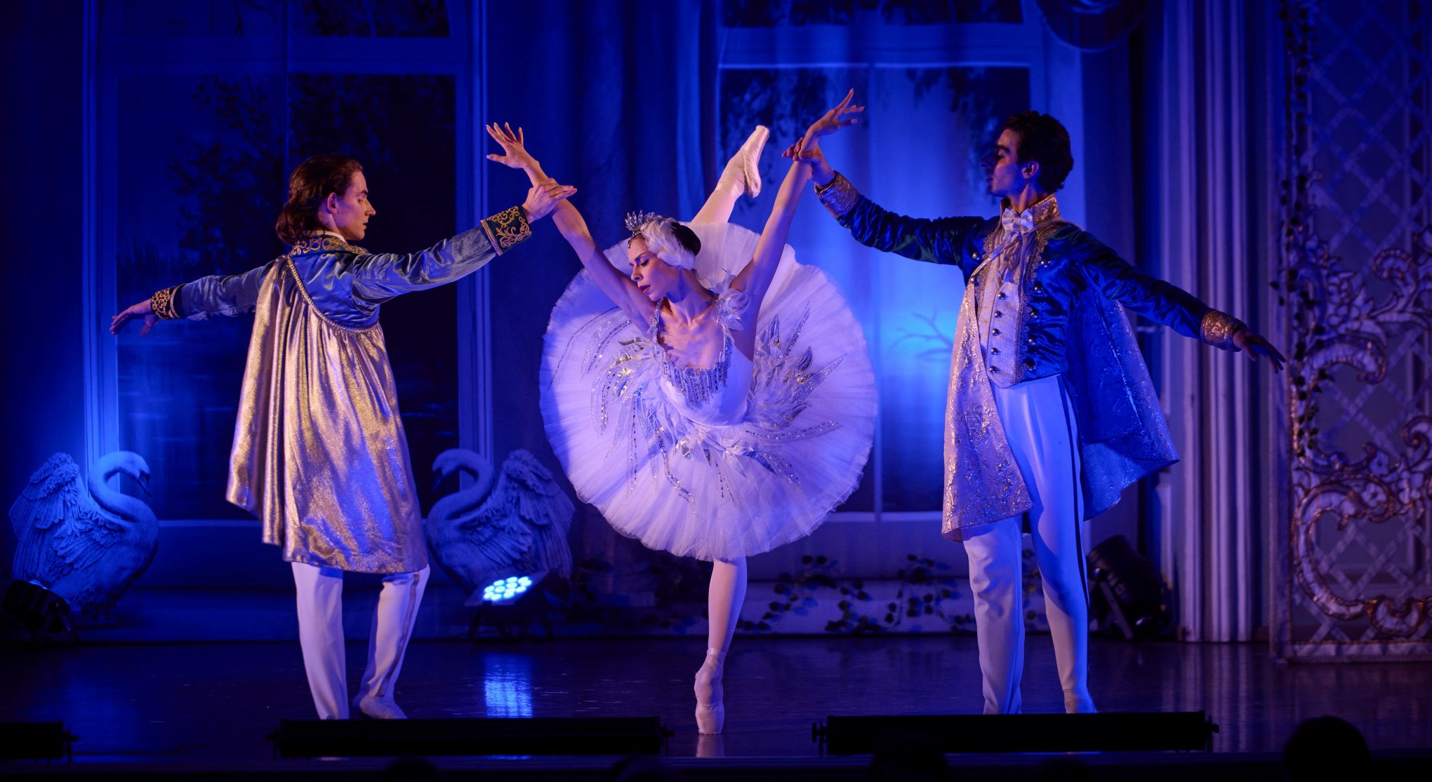 Премьера балета «Лебединое озеро» во дворце Белосельских-Белозерских