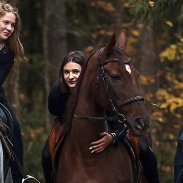 Семейная конная прогулка на озёра