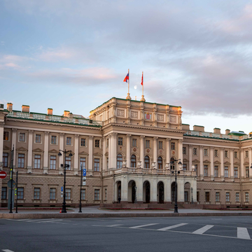 Автобусная экскурсия ко Дню святого Валентина  «Тайны императорских романов и императорские дворцы» со скидкой 25%