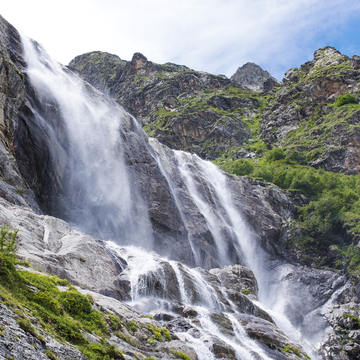 Автобусная экскурсия «Медовые водопады и гора Кольцо»