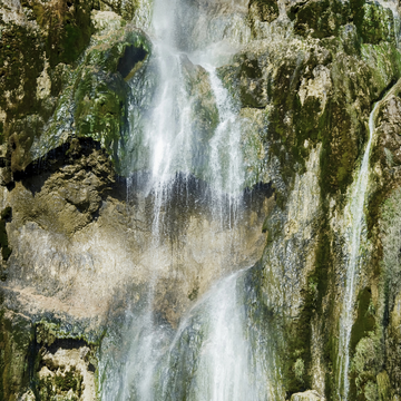 Индивидуальная экскурсия «Древняя крепость, Хучнинский водопад и экраноплан "Лунь"»