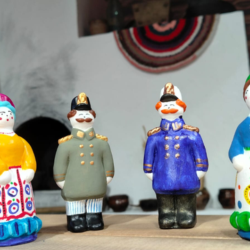 Мастер-класс по росписи дымковской игрушки в музее русского быта «Изба-Забава» со скидкой до 31%