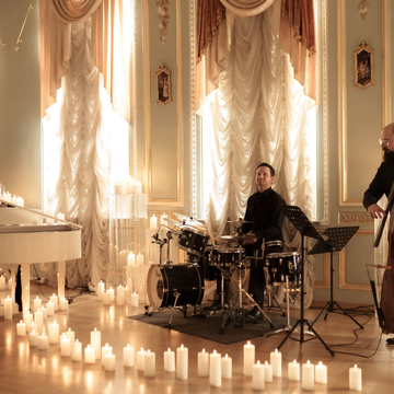 Концерт при свечах «Щелкунчик в джазе» в особняке Серебрякова со скидкой 25%