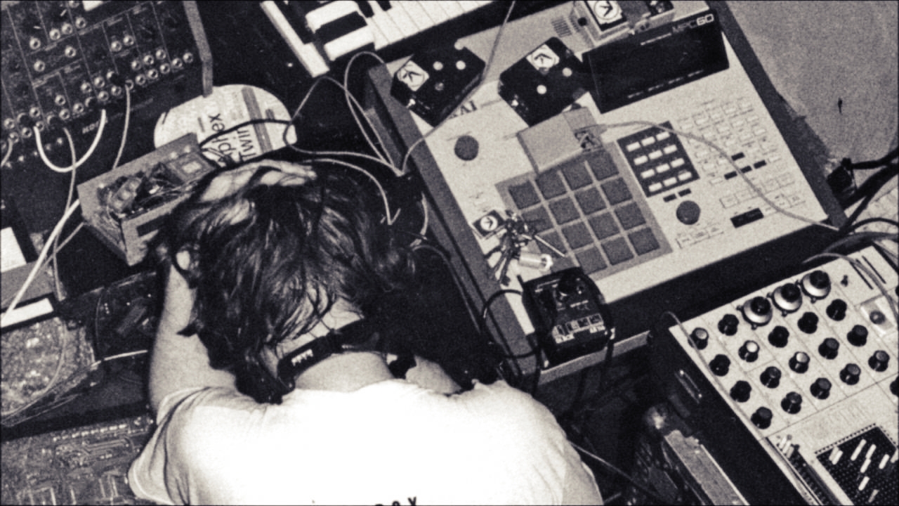 Лекция «История электронной музыки. IDM – умная танцевальная музыка. Рассказывает Леонид Кравченко» на Новой сцене Александринского театра