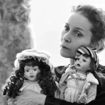 Спектакль «Священные чудовища» Спектакль «Священные чудовища» со скидкой 40%