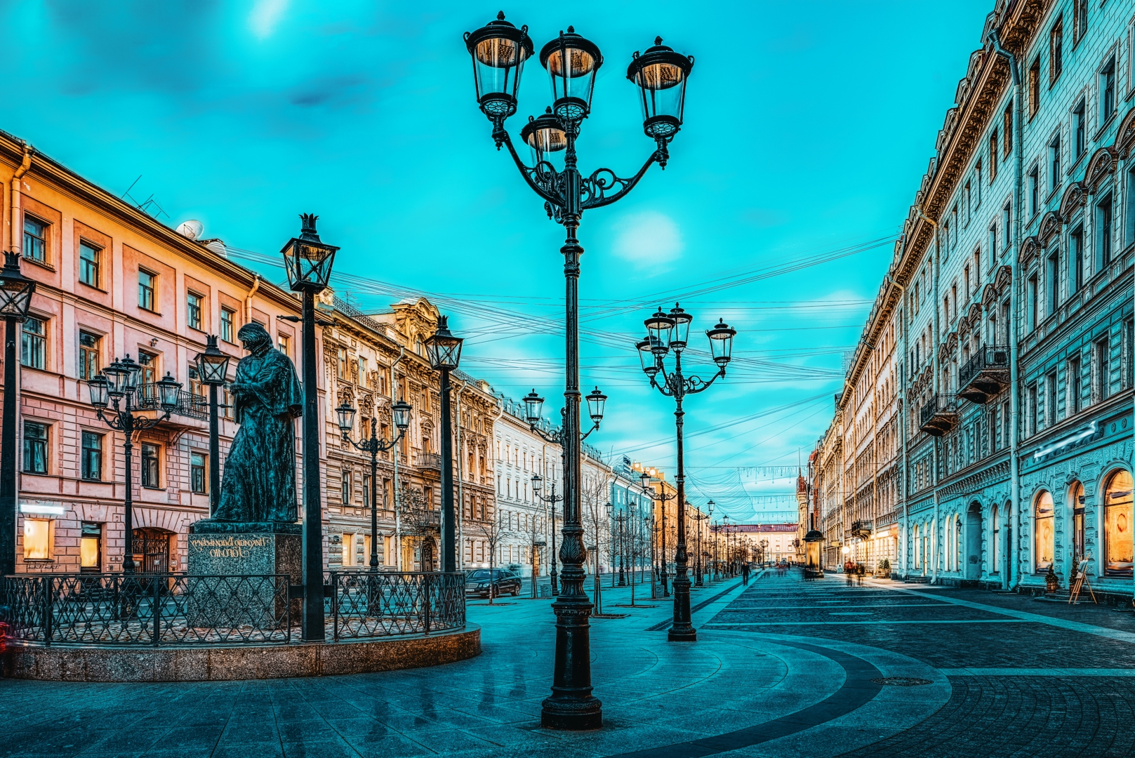 Авторская пешеходная экскурсия по Золотому треугольнику Санкт-Петербурга со скидкой до 30%