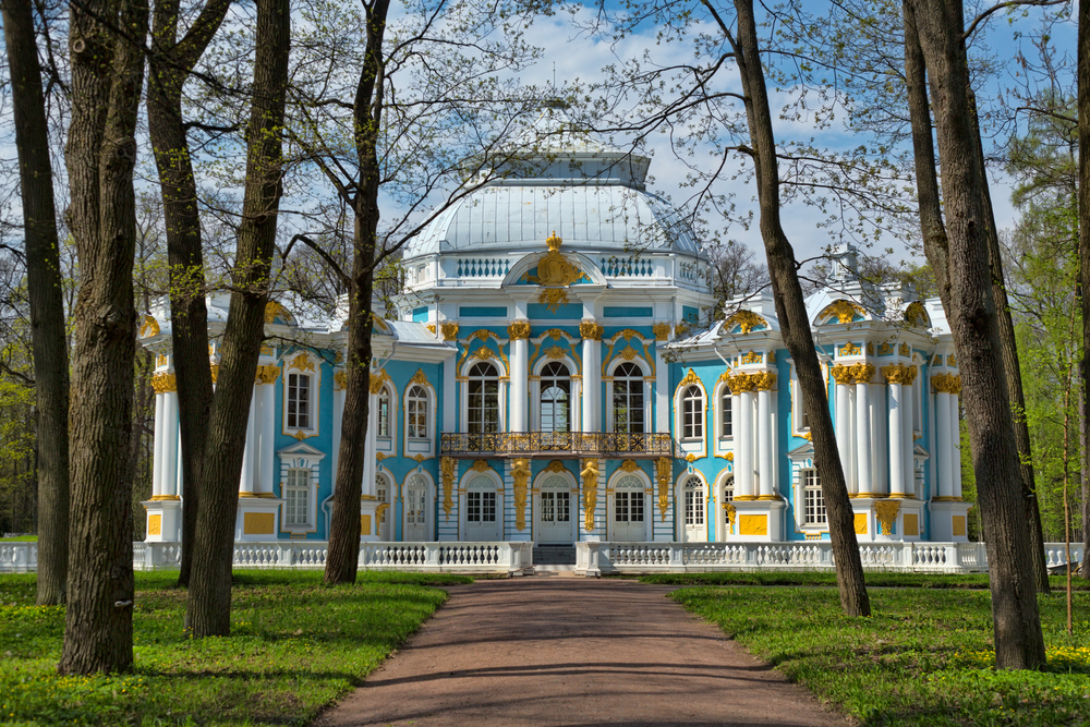 Автобусная экскурсия «Царское Село. Век просвещения и чудес» с посещением Янтарной комнаты со скидкой 22%