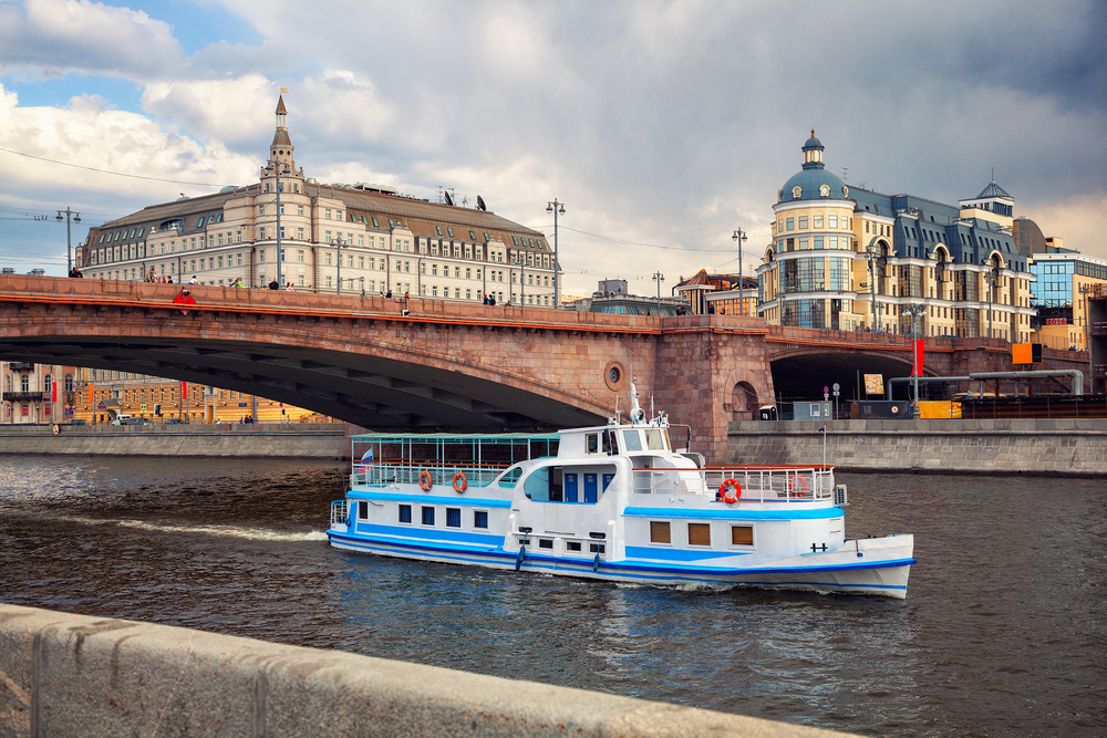 Прогулка по Москве-реке «Золотой маршрут» на теплоходах «Алексия» и «Августина» со скидкой 50%