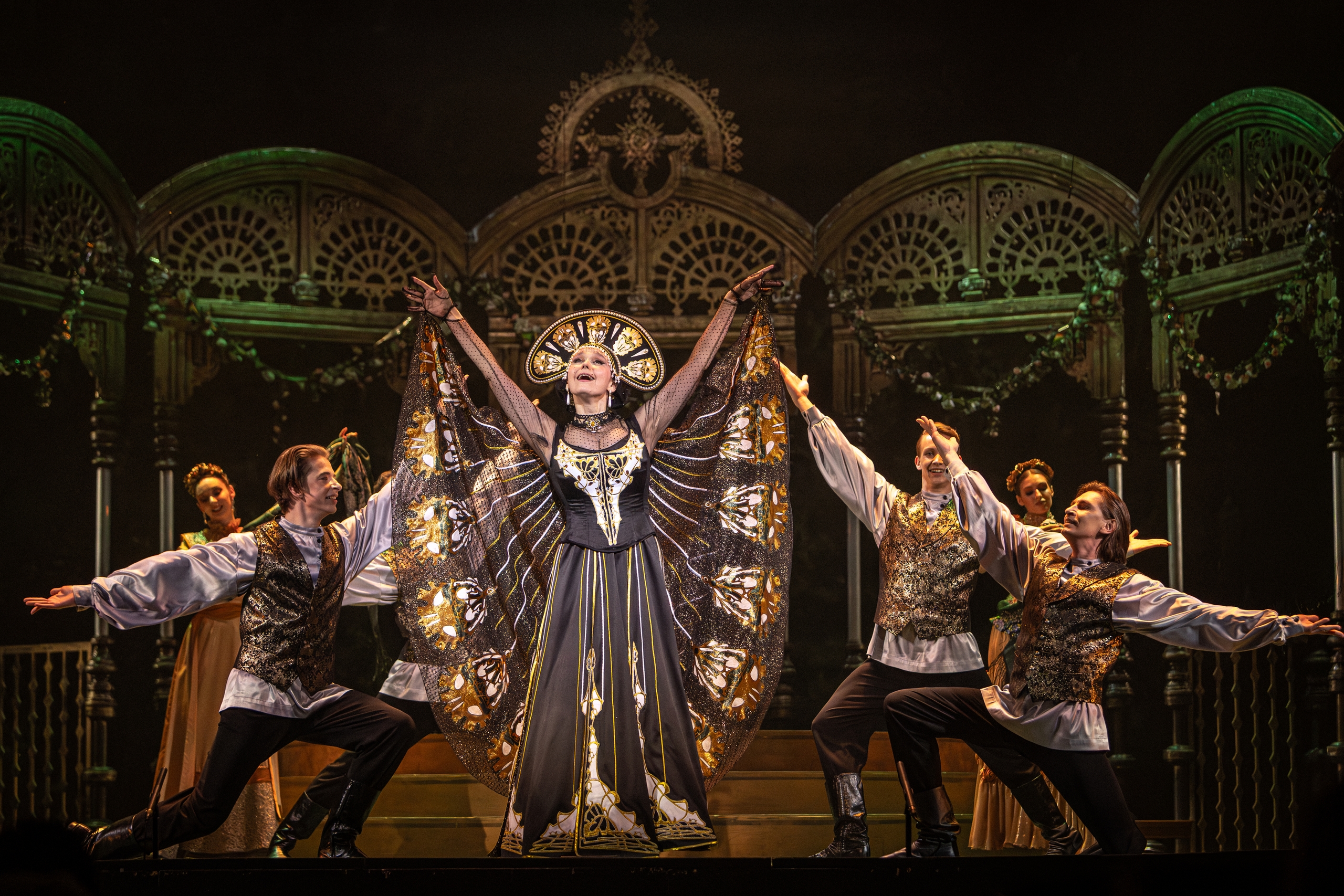 Оперетта «Летучая мышь» на сцене Театра музыкальной комедии Оперетта «Летучая мышь» на сцене Театра музыкальной комедии