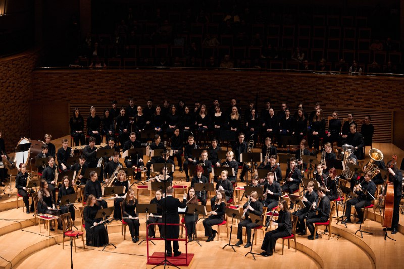 Праздничный концерт ко Дню Защитника Отечества со скидкой 35%