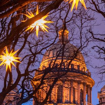 Автобусная экскурсия «Новогодний Петербург» со скидкой до 35%