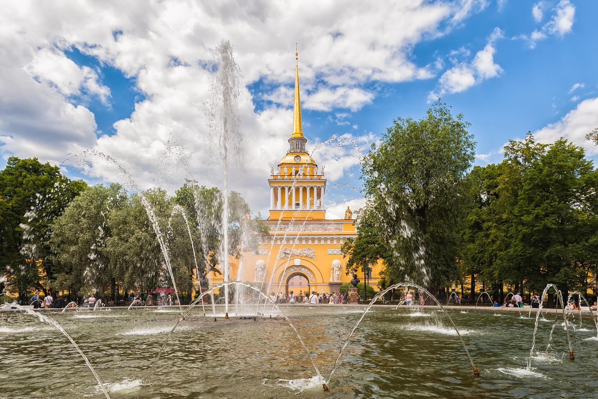Петербургские фонтаны будут работать дольше во время белых ночей