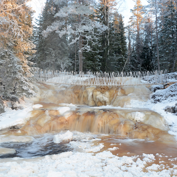 Новогодний тур на 2 дня «Дикие водопады Карелии» со скидкой до 28%
