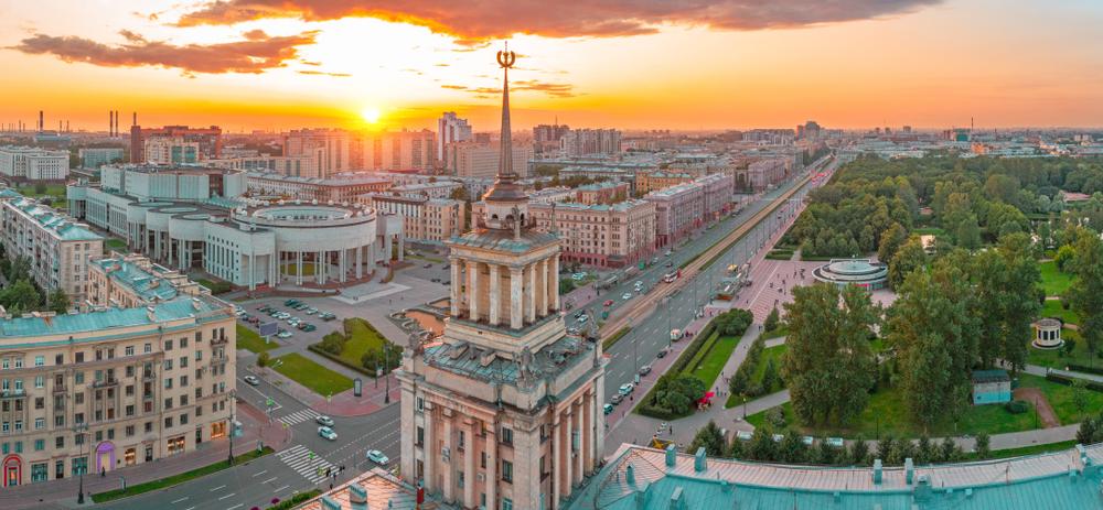 Дом Виктора Цоя в Петербурге: история «Дома со шпилем»
