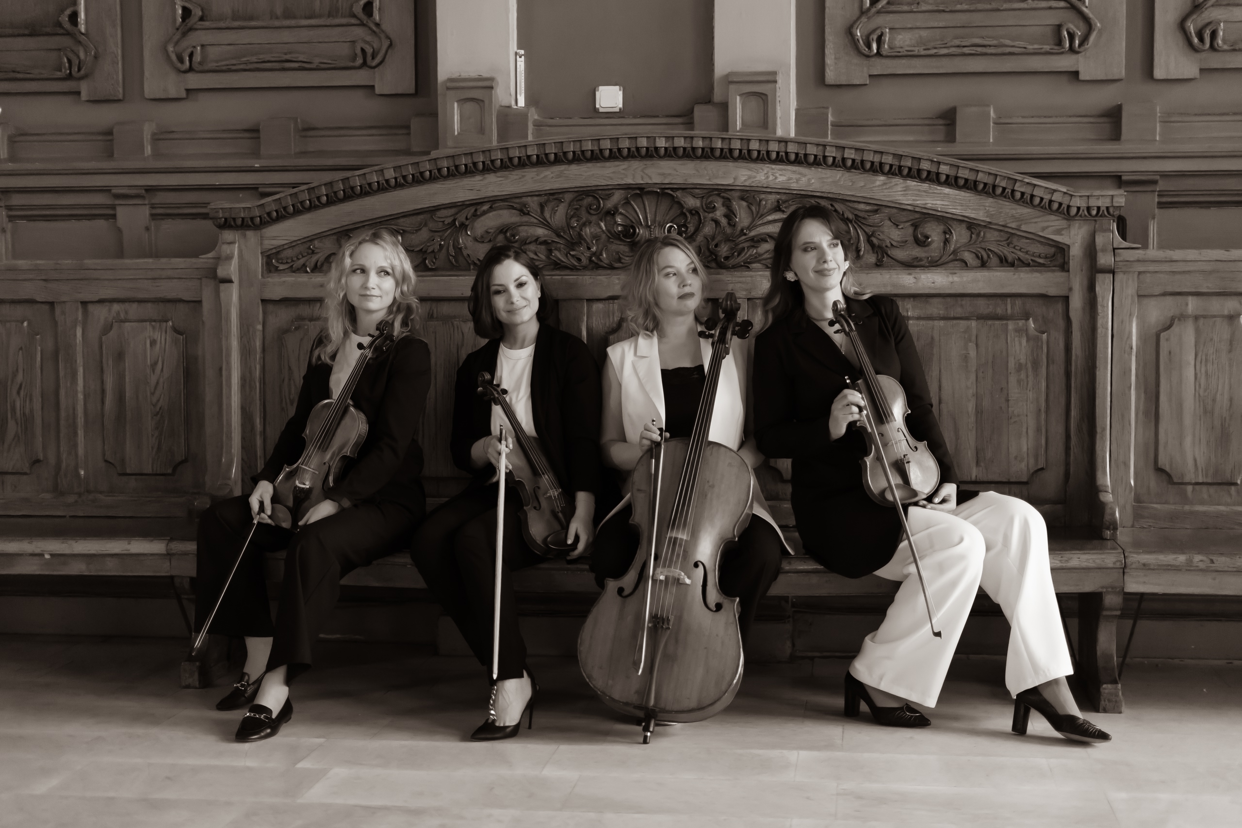 Праздничный концерт «От Вивальди до новогодних песен» со скидкой 30%