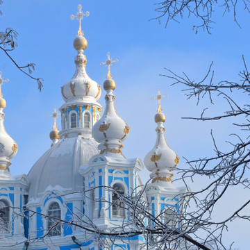 Автобусная обзорная экскурсия «Тайны дворцовых переворотов» с посещением Спасо-Преображенского собора со скидкой до 34%