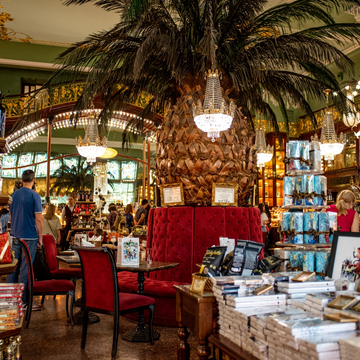 Бранч-лекция «Богатые до неприличия» Бранч-лекция «Богатые до неприличия» со скидкой 35%