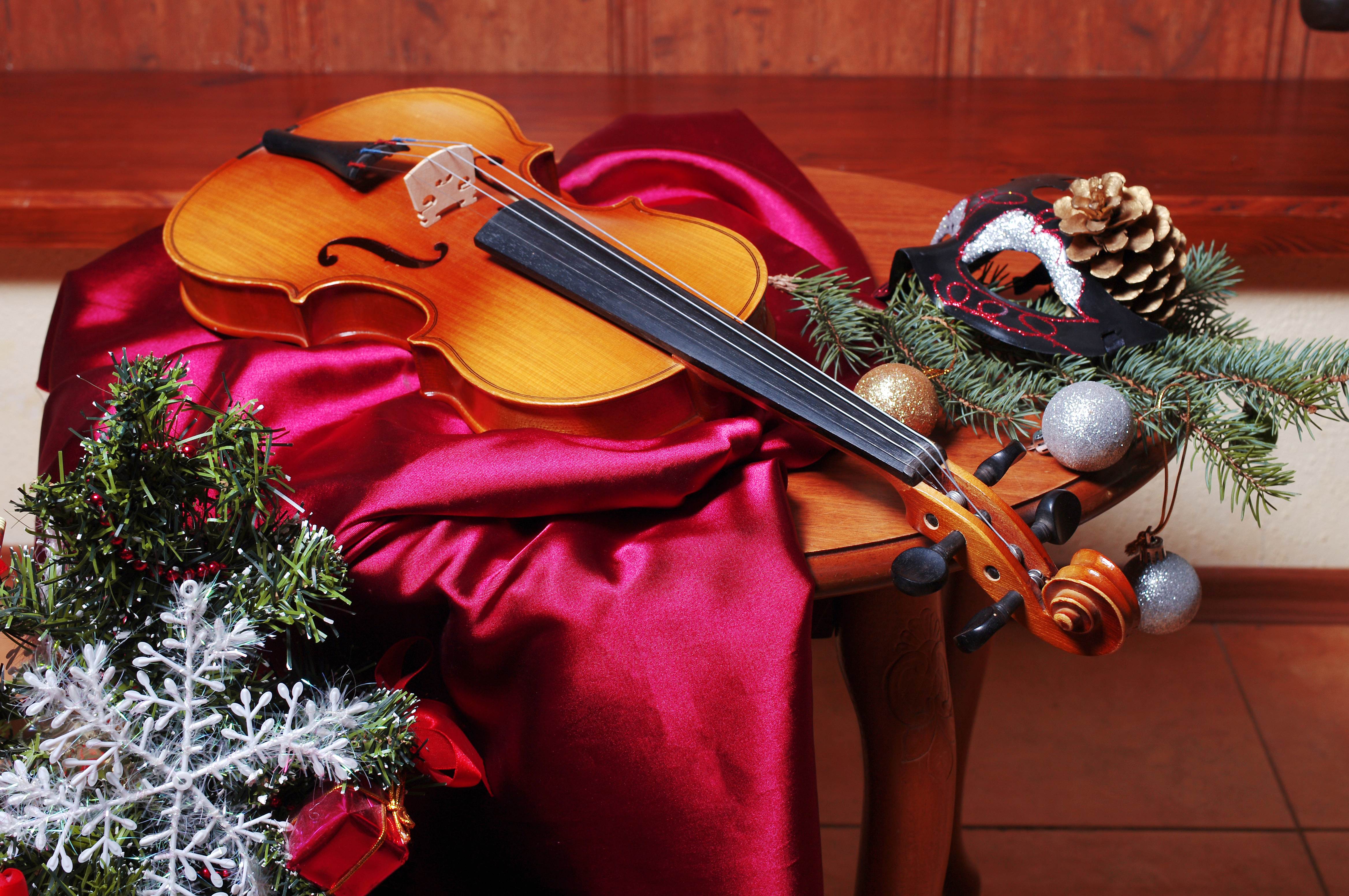 Концерт «Мелодии новогодней ночи. Две гитары» со скидкой 30%