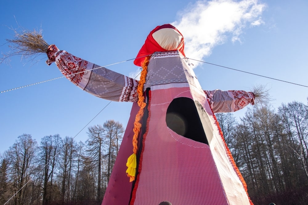 Автобусная экскурсия «Масленица в Морозкино: блины, игры и купеческий Кунгур» со скидкой 25%