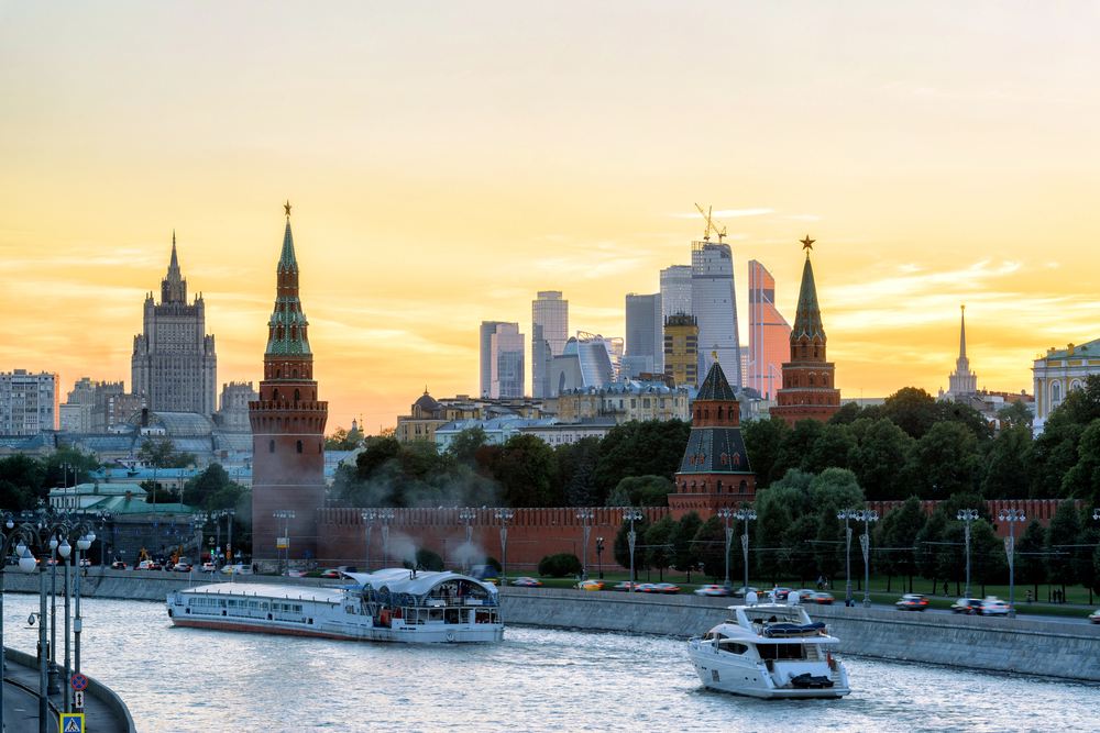 Снегири на волне: Речная дискотека по центру Москвы со скидкой 50%