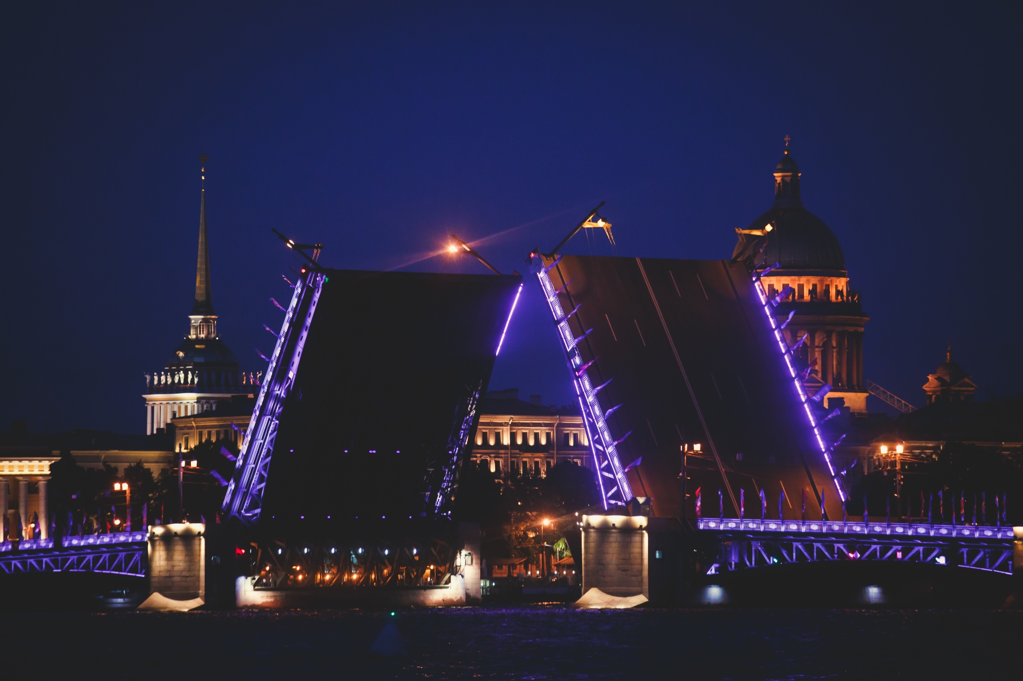 Звуковое шоу «Поющие мосты»