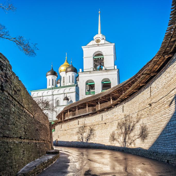 Автобусно-пешеходная экскурсия «Один день — три крепости»