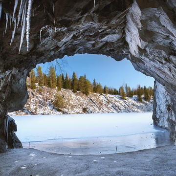 Однодневный тур «Знакомство с Карелией: хаски, олени, водопады и мраморный каньон Рускеала» со скидкой 28%