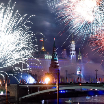 День города и праздничный салют на теплоходе с ужином со скидкой 50%