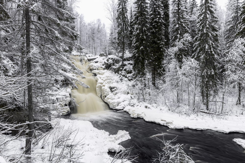 Двухдневный тур «Рускеала, водопады, берег Ладоги» Двухдневный тур «Рускеала, водопады, берег Ладоги» со скидкой до 44%