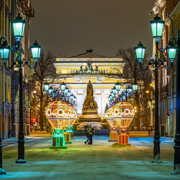 Автобусная экскурсия в новогоднюю ночь «Новый год в Советском стиле» со скидкой 34%