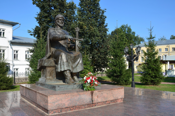 Памятник Ю. Долгорукому