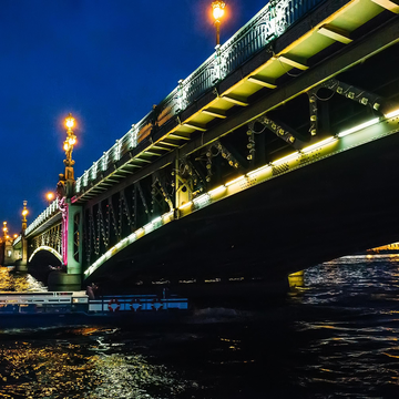 Прогулка на теплоходе «Петербургская ночь и развод мостов» Прогулка на теплоходе «Петербургская ночь и развод мостов» со скидкой 41%