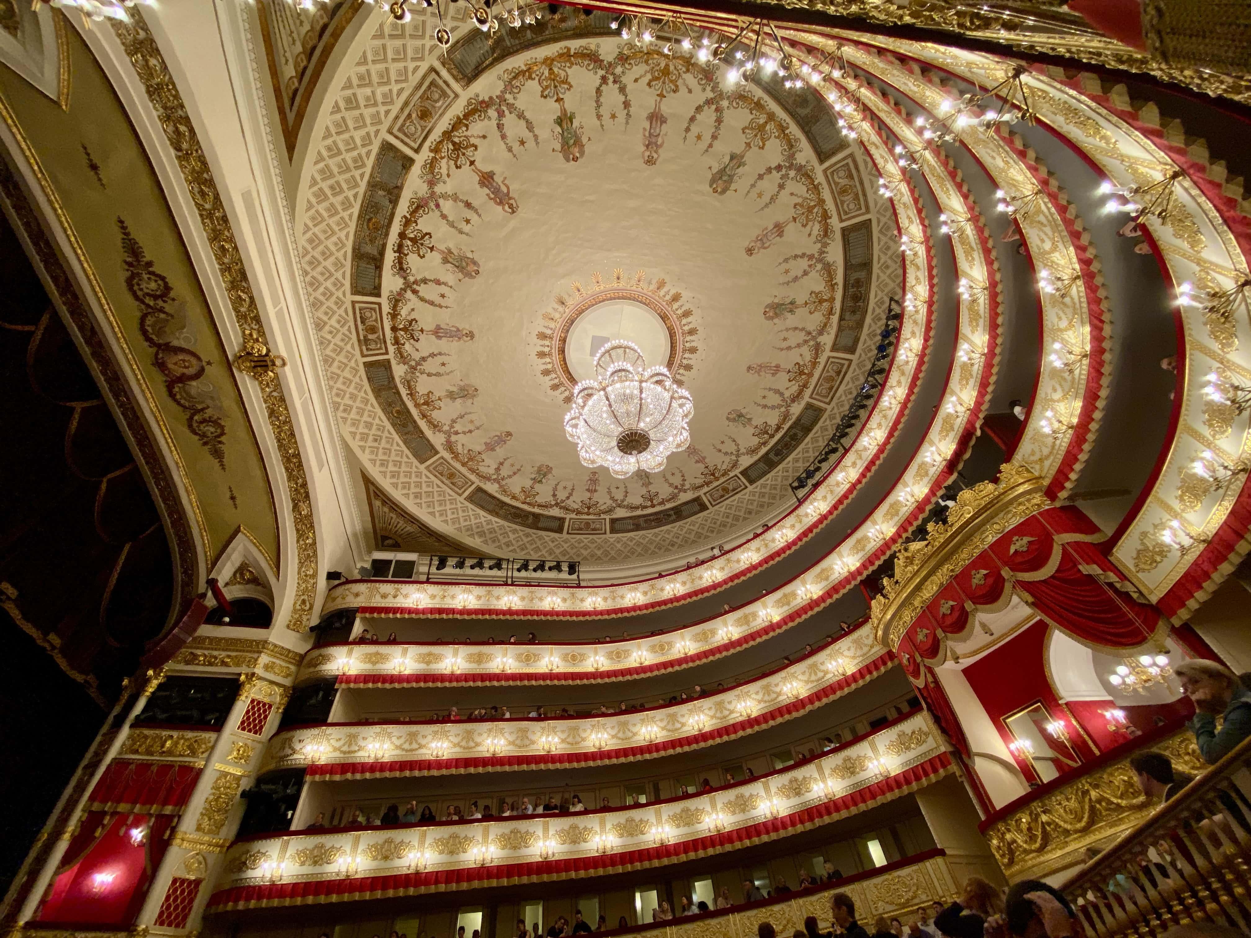 Тест «Отгадайте театр по потолку»