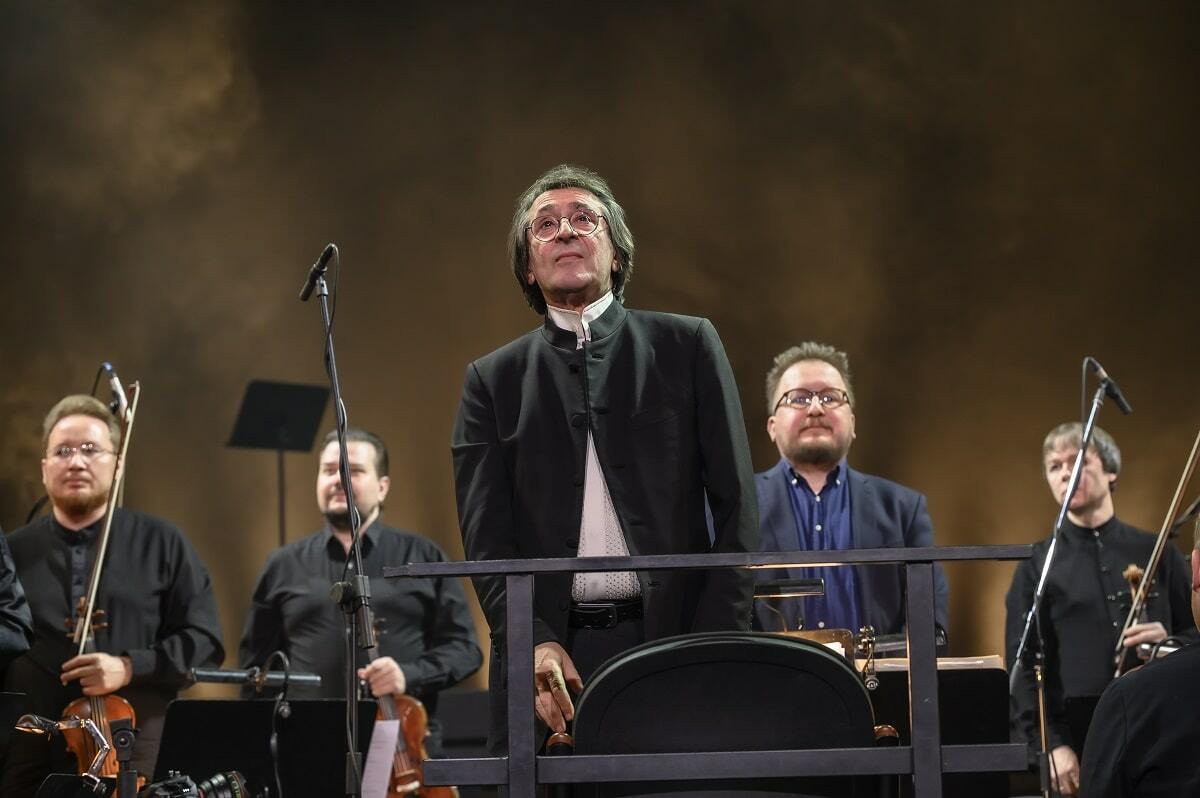 Литературно-музыкальный концерт «Истории любви» с Юрием Башметом в БКЗ «Октябрьский»