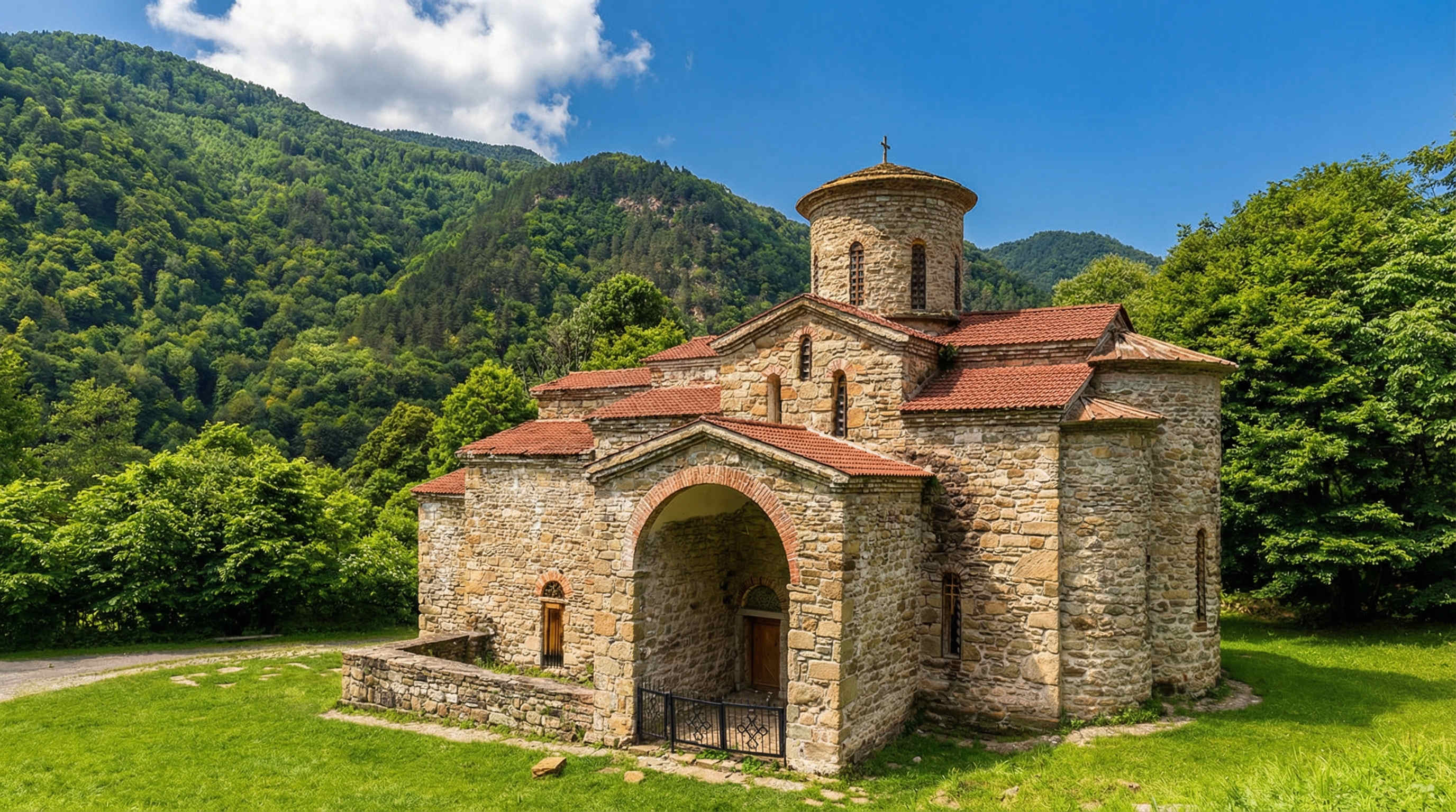 Автобусная групповая экскурсия в Архыз Автобусная групповая экскурсия в Архыз